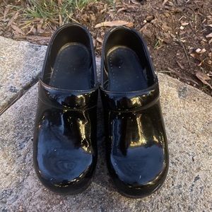 Dansko Women’s Black Patent Leather, Size 37 (US 6.5)
